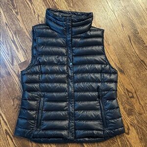 GAP Black Quilted Puffer Vest - Classic Lightweight Layer